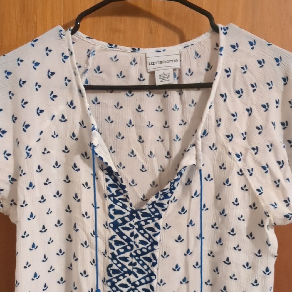 Liz Claiborne Blue and White Tie Front Short Sleeve Blouse